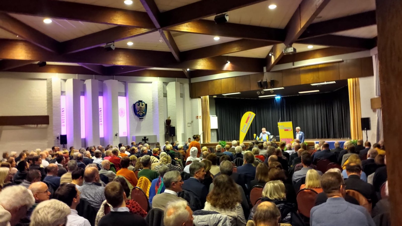 Volles Haus in der Festhalle der Bürgerschützen in Arnsberg