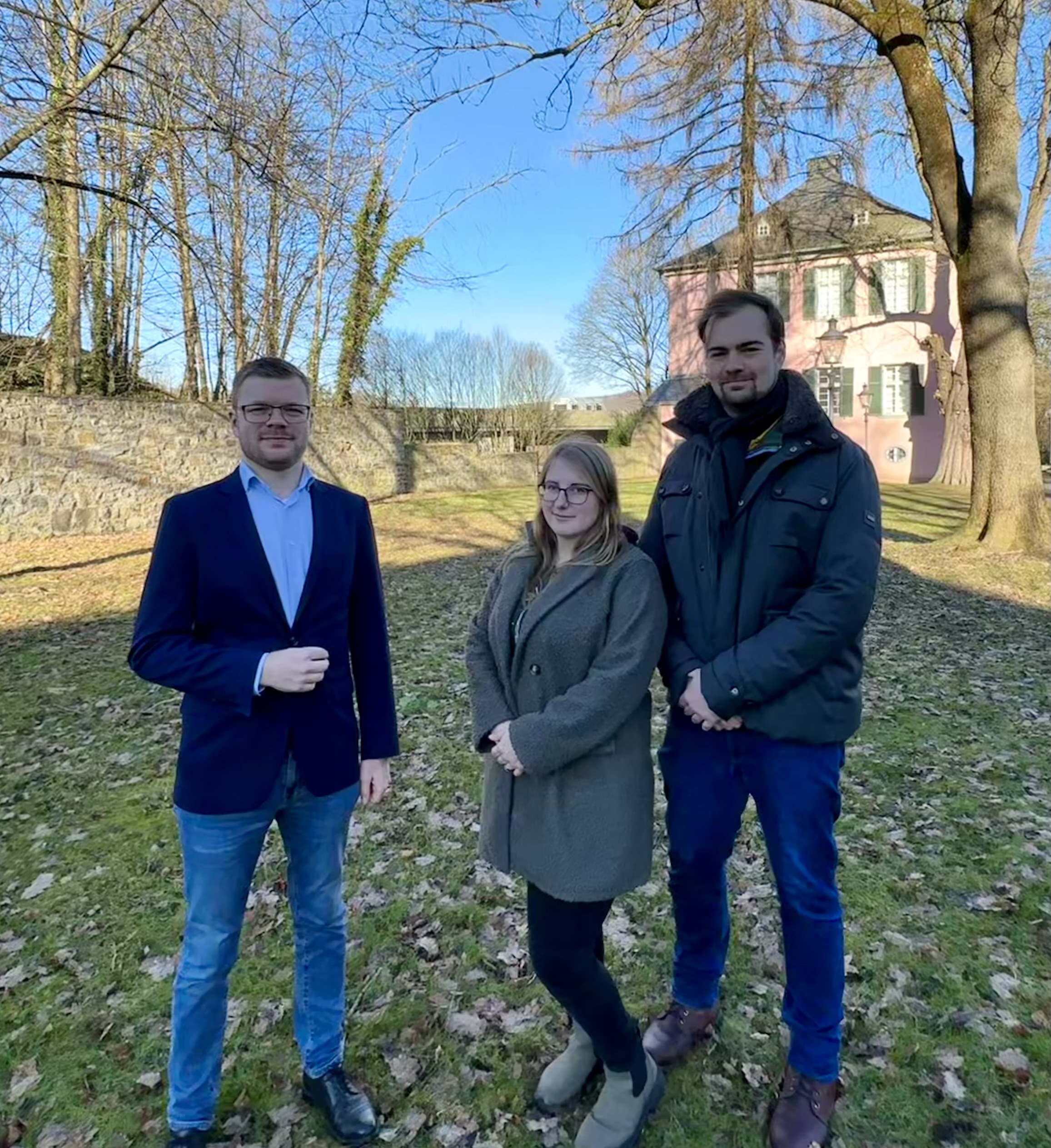Fraktionsvorsitzender Daniel Wagner mit betroffnen Anwohnern Larissa Leonhardt und John Kneib