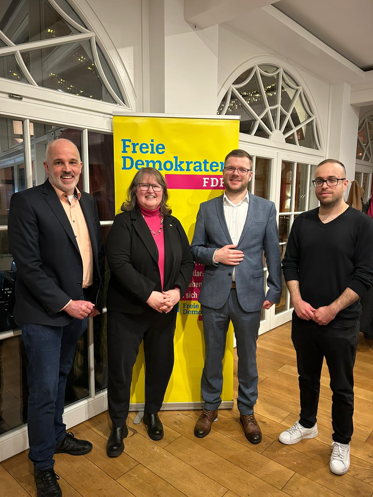 Die Kandidaten für den Rat der Stadt Arnsberg: Sebastian Plothe, Christine Becker, Daniel Wagner und Gerhard Dukati